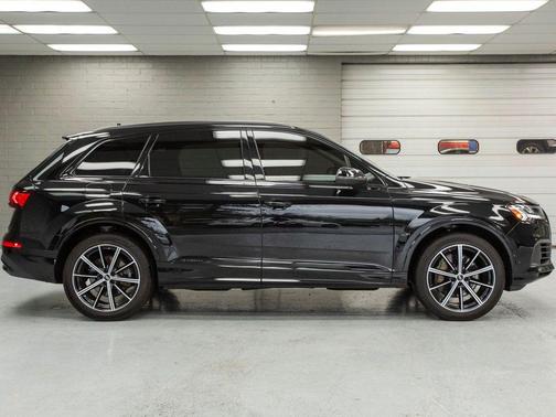 2023 Audi Q7 55 Premium Plus