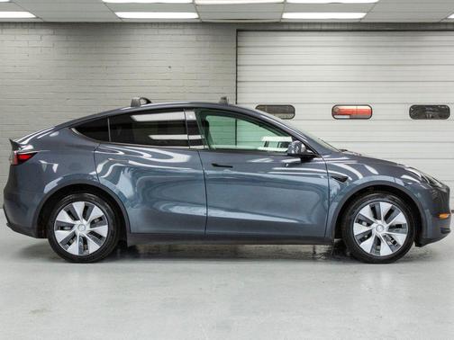 2022 Tesla Model Y Long Range Dual Motor All-Wheel Drive