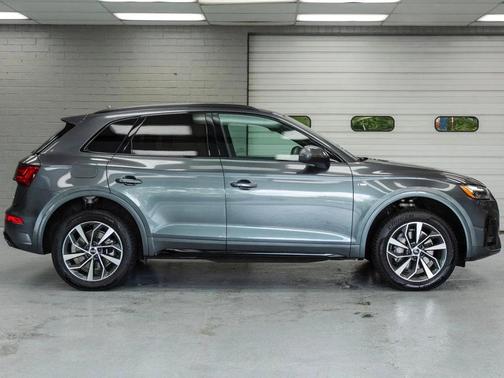 Daytona Gray Pearl Effect 2024 Audi Q5 45 S line Premium
