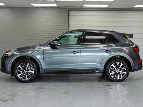 Daytona Gray Pearl Effect 2024 Audi Q5 45 S line Premium