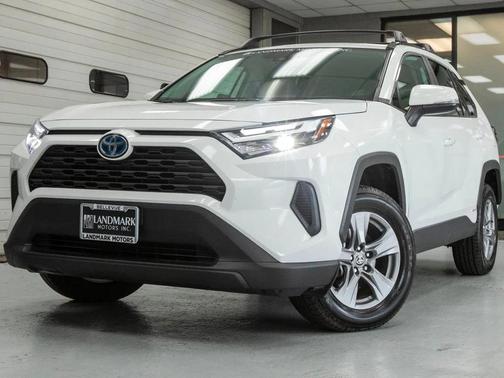 White 2022 Toyota RAV4 Hybrid XLE