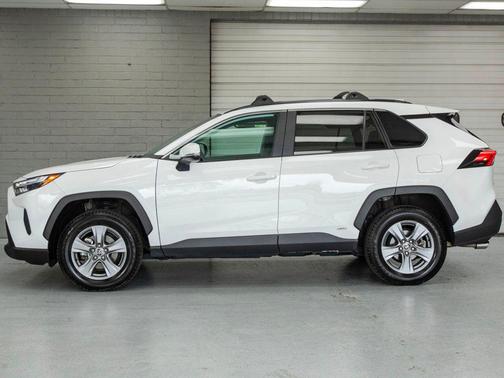 White 2022 Toyota RAV4 Hybrid XLE