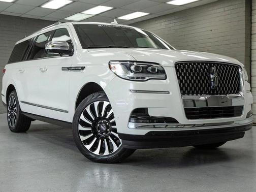 Pristine White Metallic Tri-Coat 2023 Lincoln Navigator Black Label