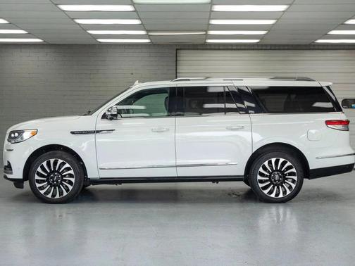 Pristine White Metallic Tri-Coat 2023 Lincoln Navigator Black Label