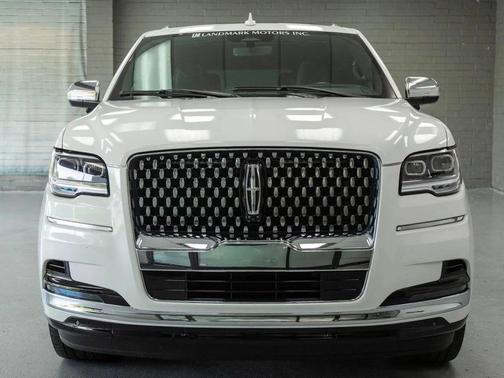 Pristine White Metallic Tri-Coat 2023 Lincoln Navigator Black Label