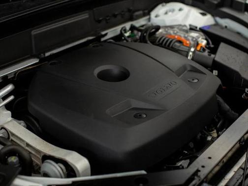 2022 Volvo XC60 Recharge Plug-In Hybrid T8 R-Design