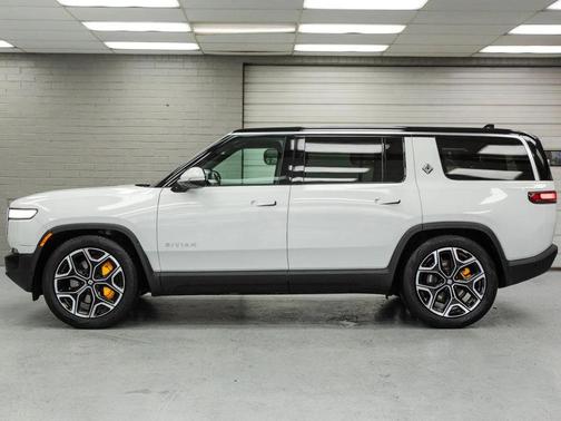 2023 Rivian R1S Adventure