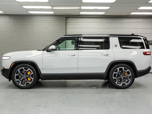 2023 Rivian R1S Adventure