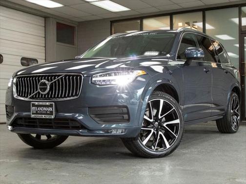 2022 Volvo XC90 T6 Momentum