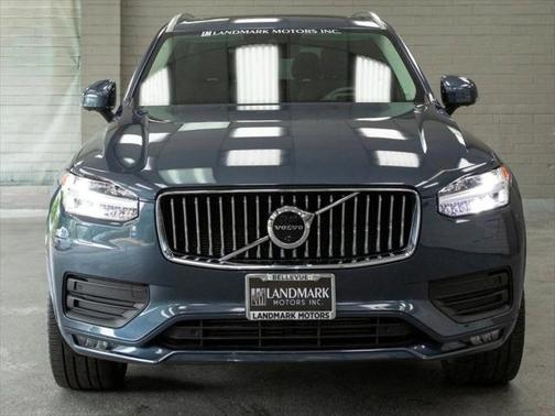 2022 Volvo XC90 T6 Momentum