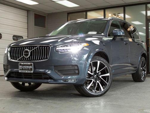 2022 Volvo XC90 T6 Momentum