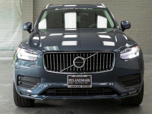 2022 Volvo XC90 T6 Momentum