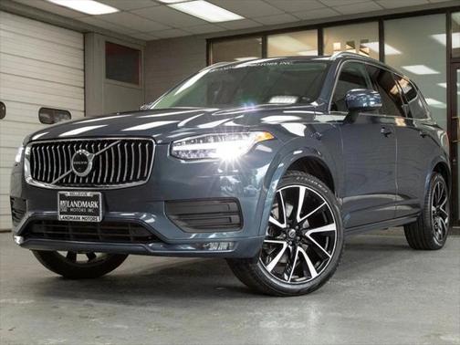 2022 Volvo XC90 T6 Momentum