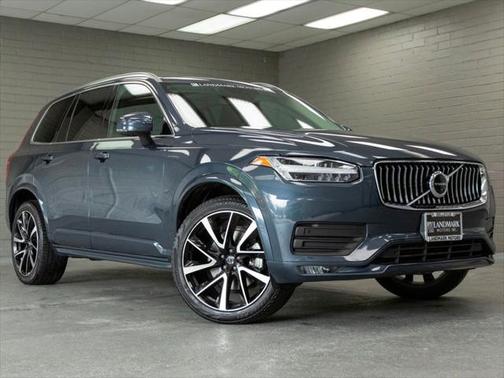 2022 Volvo XC90 T6 Momentum