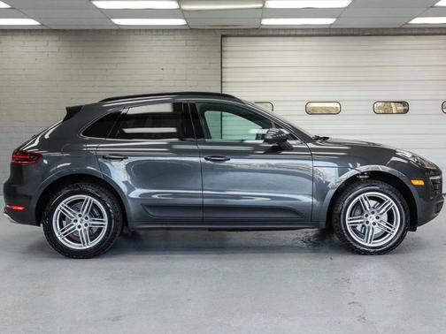 Volcano Grey Metallic 2018 Porsche Macan Macan
