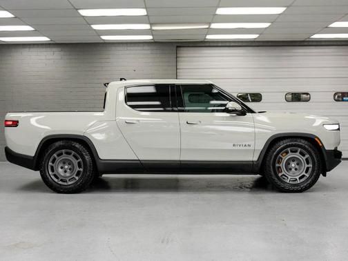 California Dune 2025 Rivian R1T Adventure Dual-Motor Max Pack