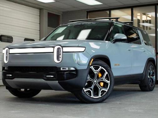 2023 Rivian R1S Adventure
