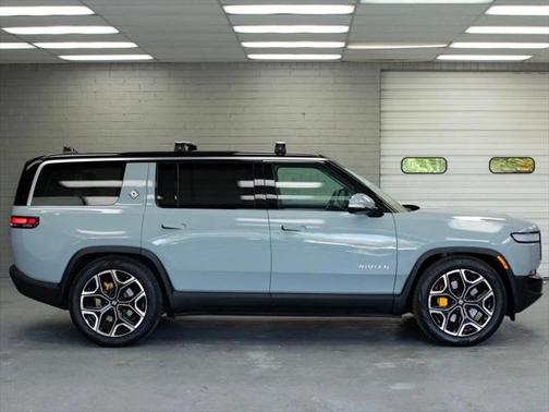 2023 Rivian R1S Adventure
