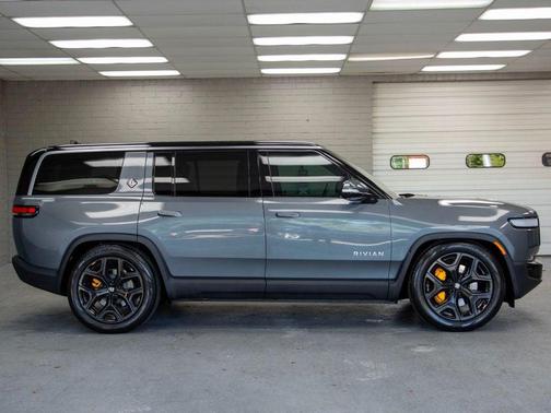 2023 Rivian R1S Adventure Quad-Motor Large Pack