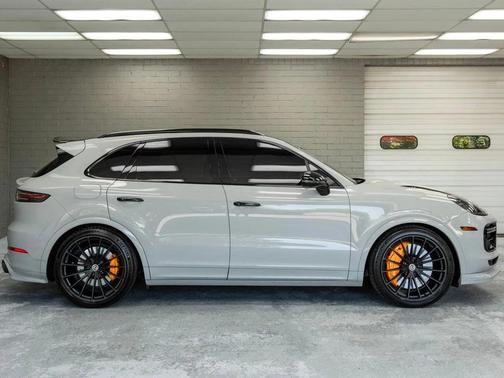2021 Porsche Cayenne Turbo