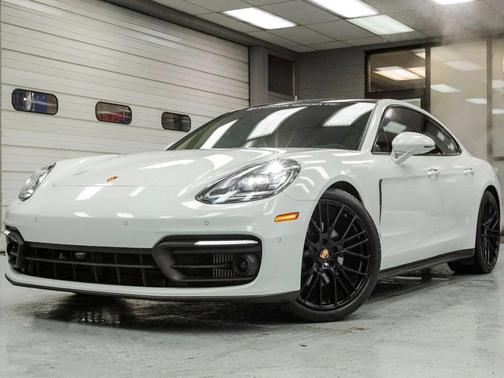2023 Porsche Panamera Platinum Edition