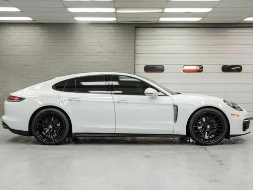 2023 Porsche Panamera Platinum Edition