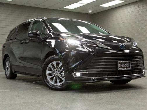 2022 Toyota Sienna XLE 7 Passenger