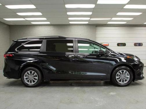 2022 Toyota Sienna XLE 7 Passenger