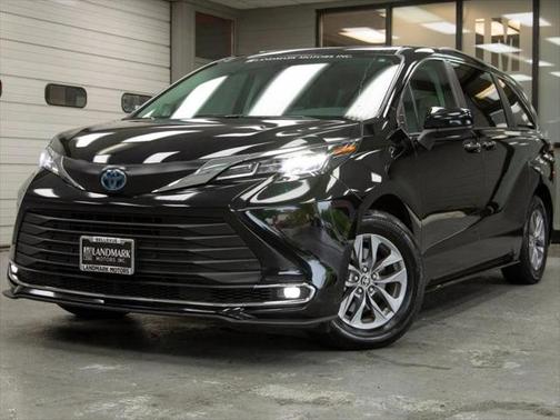 2022 Toyota Sienna XLE 7 Passenger