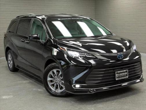 2022 Toyota Sienna XLE 7 Passenger