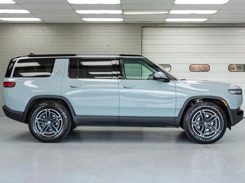 2025 Rivian R1S Adventure Dual Motor Standard Pack