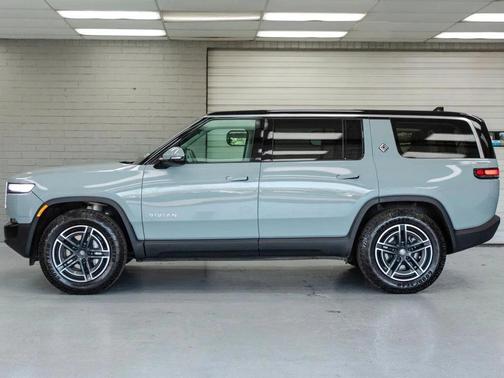 2025 Rivian R1S Adventure Dual Motor Standard Pack