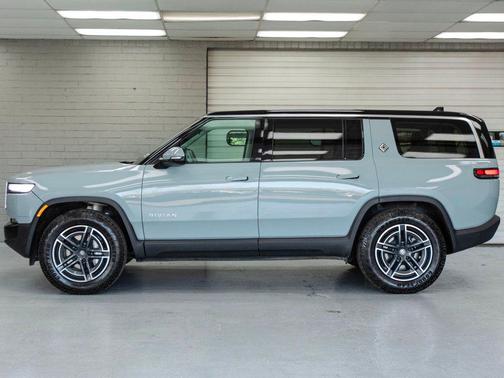 2025 Rivian R1S Adventure Dual Motor Standard Pack
