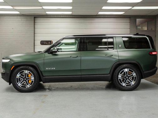 2023 Rivian R1S Adventure