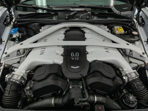 2014 Aston Martin Vanquish 2dr Coupe