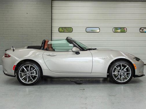 Platinum Quartz Metallic 2022 Mazda MX-5 Miata Grand Touring