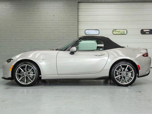 Platinum Quartz Metallic 2022 Mazda MX-5 Miata Grand Touring
