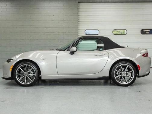 Platinum Quartz Metallic 2022 Mazda MX-5 Miata Grand Touring