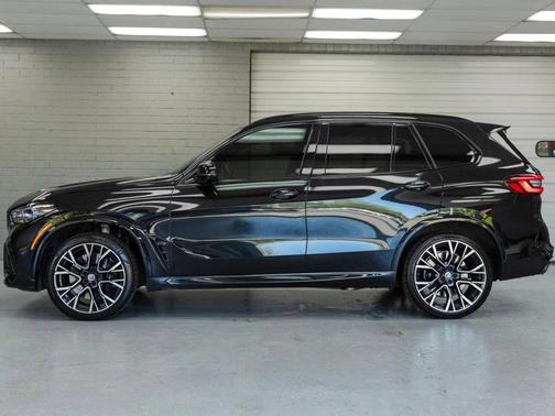 Black Sapphire Metallic 2022 BMW X5 M Base
