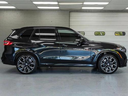 Black Sapphire Metallic 2022 BMW X5 M Base