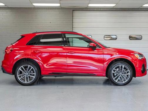 2024 Audi Q3 Premium 45 TFSI S line quattro Tiptronic