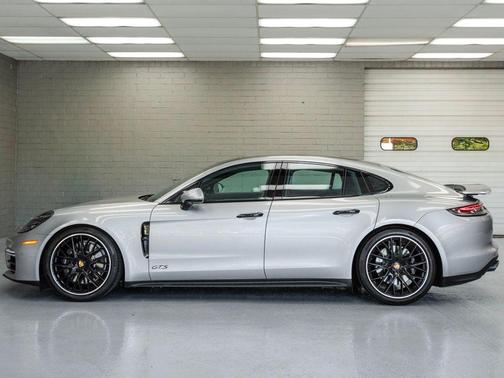 2022 Porsche Panamera GTS