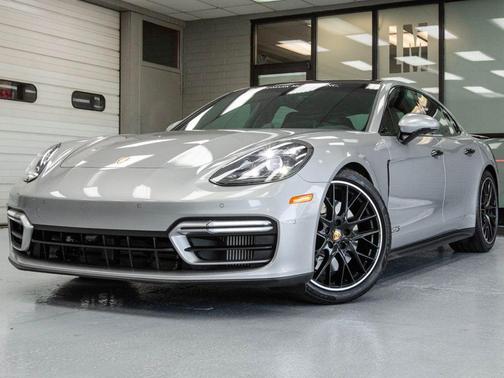 2022 Porsche Panamera GTS