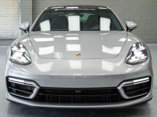 2022 Porsche Panamera GTS