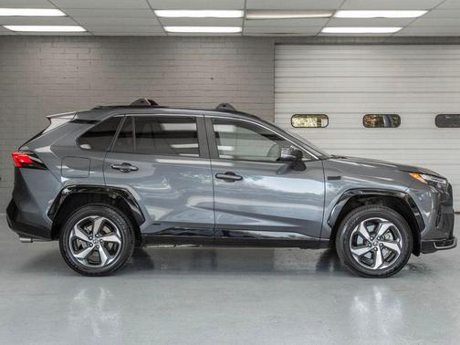 2024 Toyota RAV4 Prime SE
