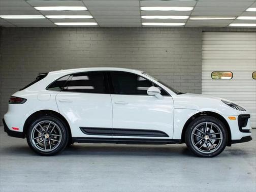 2022 Porsche Macan Base