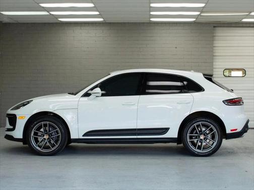 2022 Porsche Macan Base