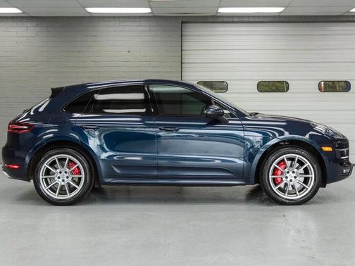 Night Blue Metallic 2017 Porsche Macan Macan Turbo