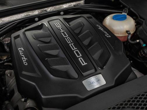 Night Blue Metallic 2017 Porsche Macan Macan Turbo