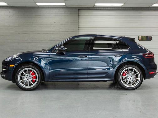 Night Blue Metallic 2017 Porsche Macan Macan Turbo
